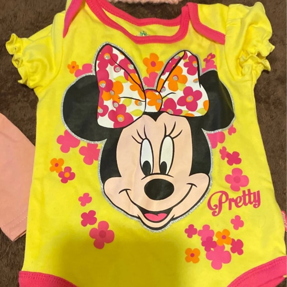 Lot of 5 baby items 0-6 mos